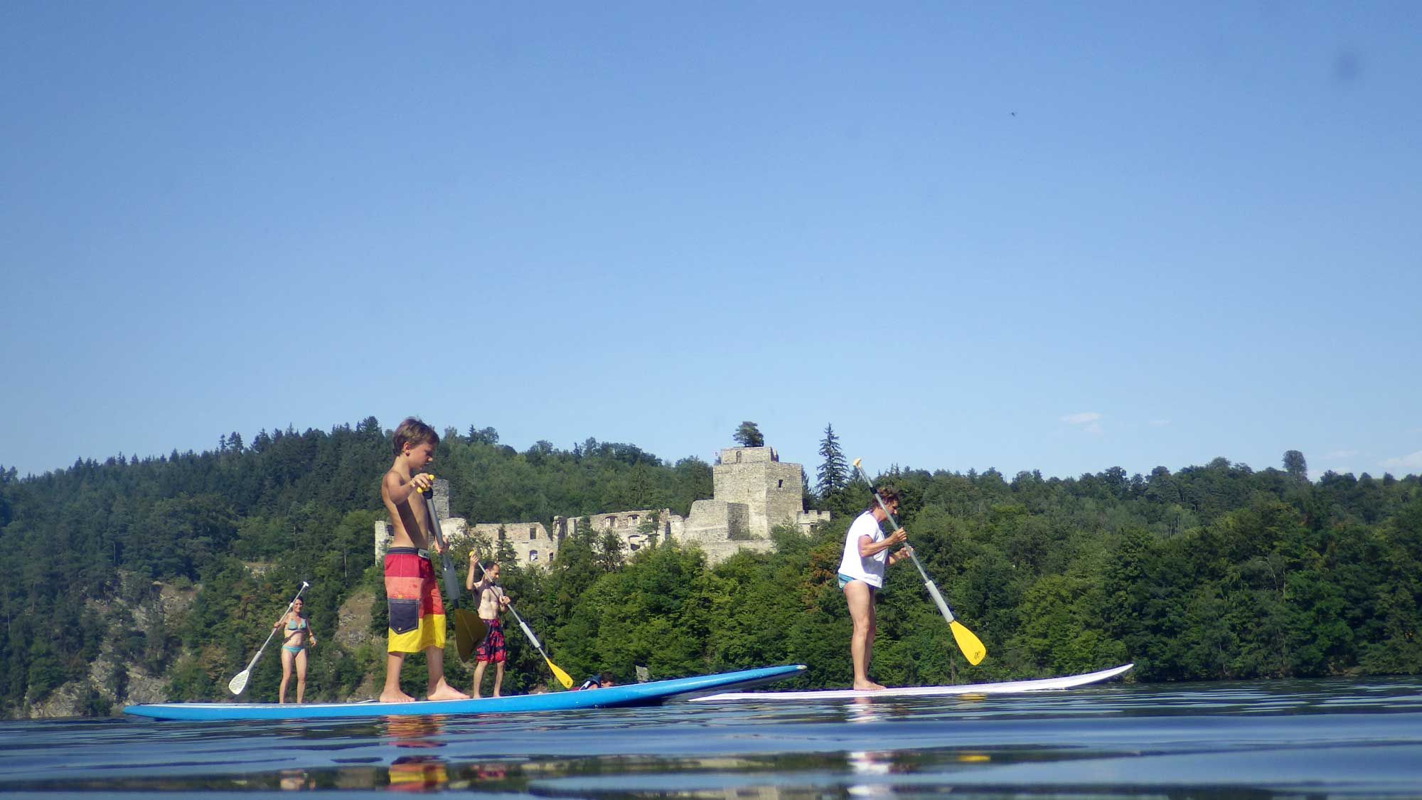 Stand up paddling at the Dobra reservoir