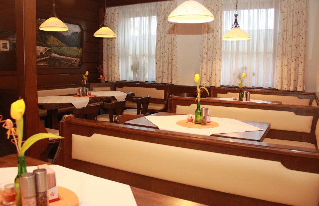 Cozy parlor with wooden furniture, table decorations and lamps.