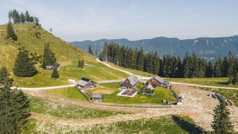 Seven huts, &copy; Gerald Demolsky