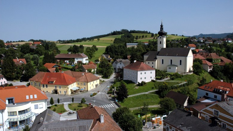 Aerial view of Oberndorf an der Melk with church and surrounding buildings.