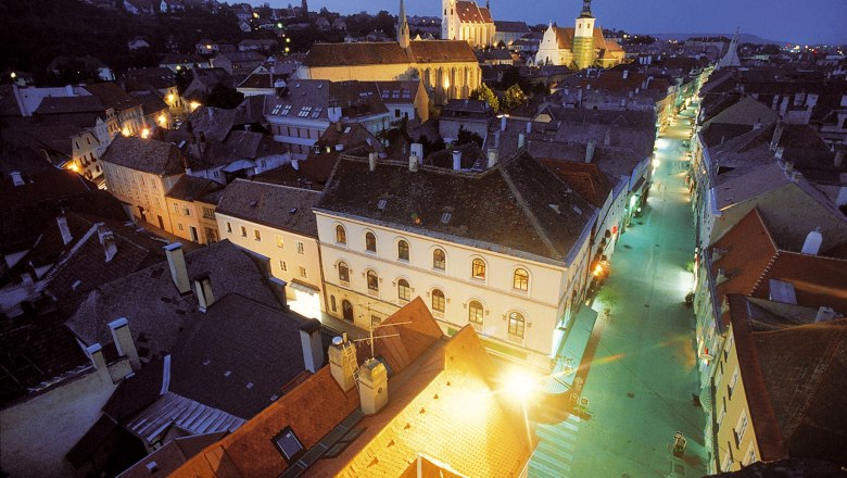 Old city of Krems on the Danube, © Lois Lammerhuber