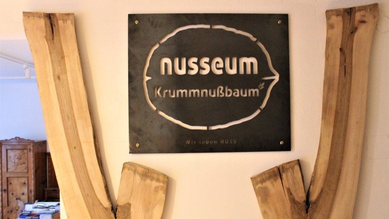 Sign of the Nusseum Krummnußbaum with wooden decoration.