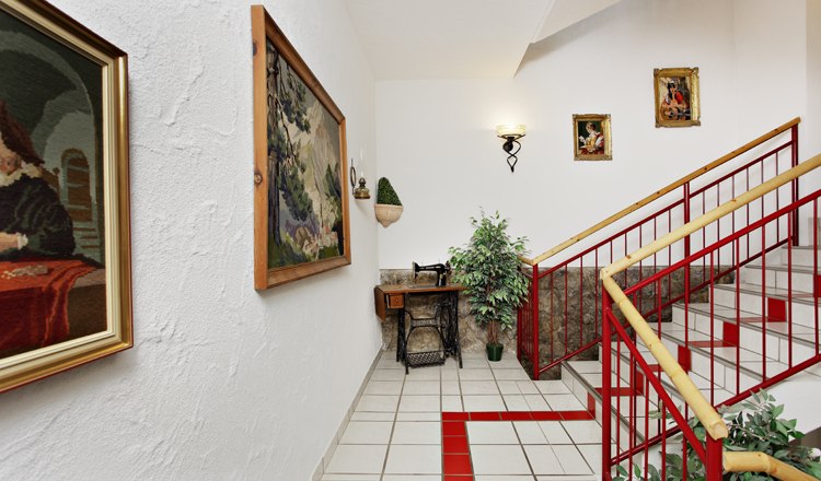 Staircase, &copy; Zuser&rsquo;s guesthouse