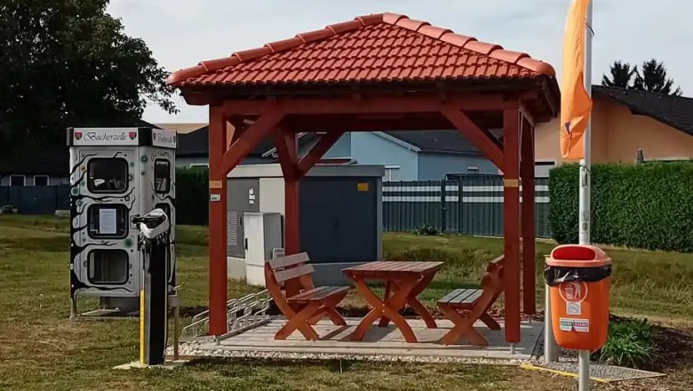 Bike rest with bike service station, &copy; Gemeinde Hauskirchen