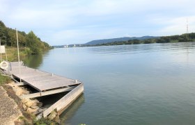 Ötscherblick Stube guest jetty with Pöchlarn in the background, © Donau NÖ Tourismus GmbH