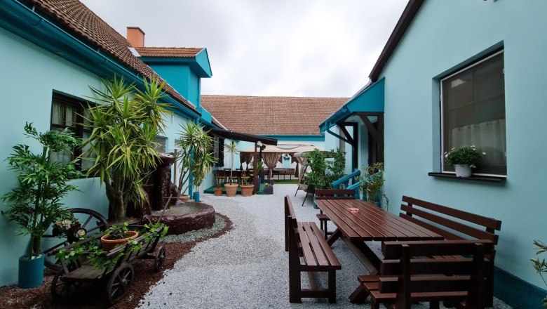 SPRING FOUNTAINS, &copy; VITA