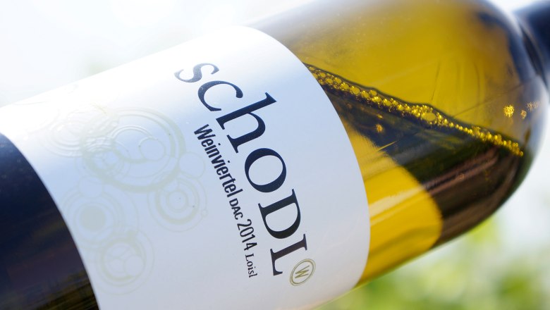 Close-up of a wine bottle with the label 'Schodl Weinviertel DAC 2014 Loisi'.