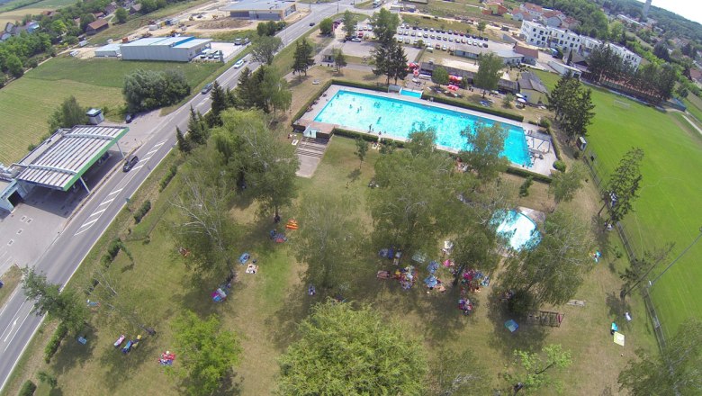 Outdoor pool Gro&szlig;weikersdorf, &copy; Marktgemeinde Gro&szlig;weikersdorf