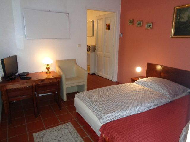 Garden Lodge private room