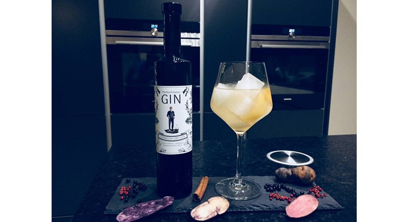 Snack with gin, &copy; Kartoffelhof Schramm