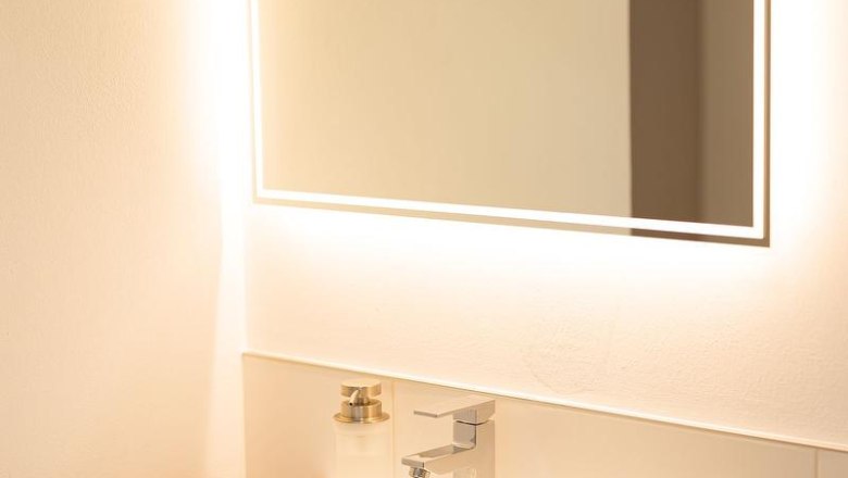 Bathroom, &copy; Victoria Huber