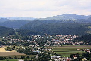 Aerial view of Pottenstein with surrounding hills and fields.