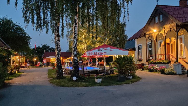 Central courtyard terrace, &copy; Reinhard Wallentin