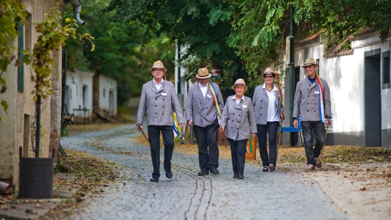 Guided tour through the wine cellar lanes of Poysdorf, © Vino Versum Poysdorf / Michael Loizenbauer