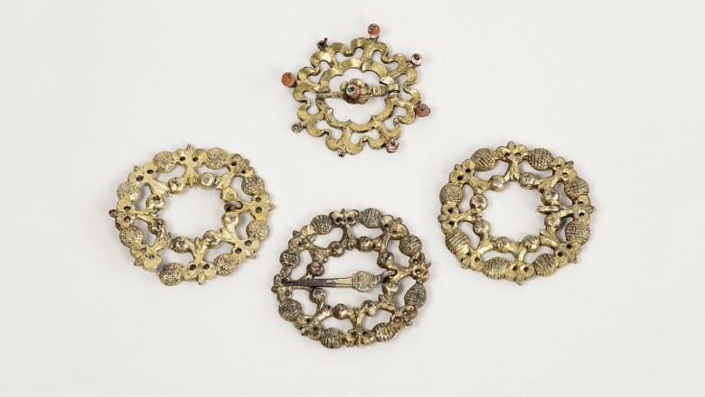 Flower-shaped clasps, © Landessammlungen Niederösterreich, UF-22958