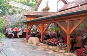 Courtyard wine tavern Lechner, &copy; Familie Lechner