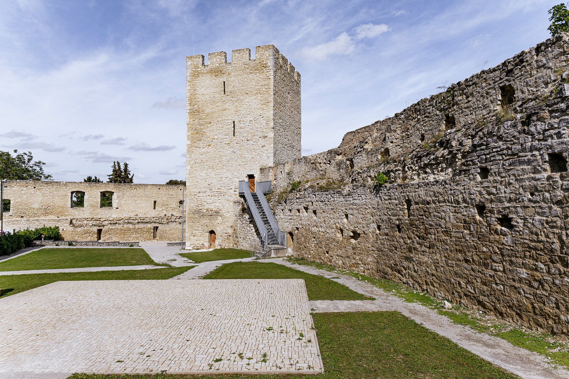 Halterturm and town wall in Hainburg an der Donau.