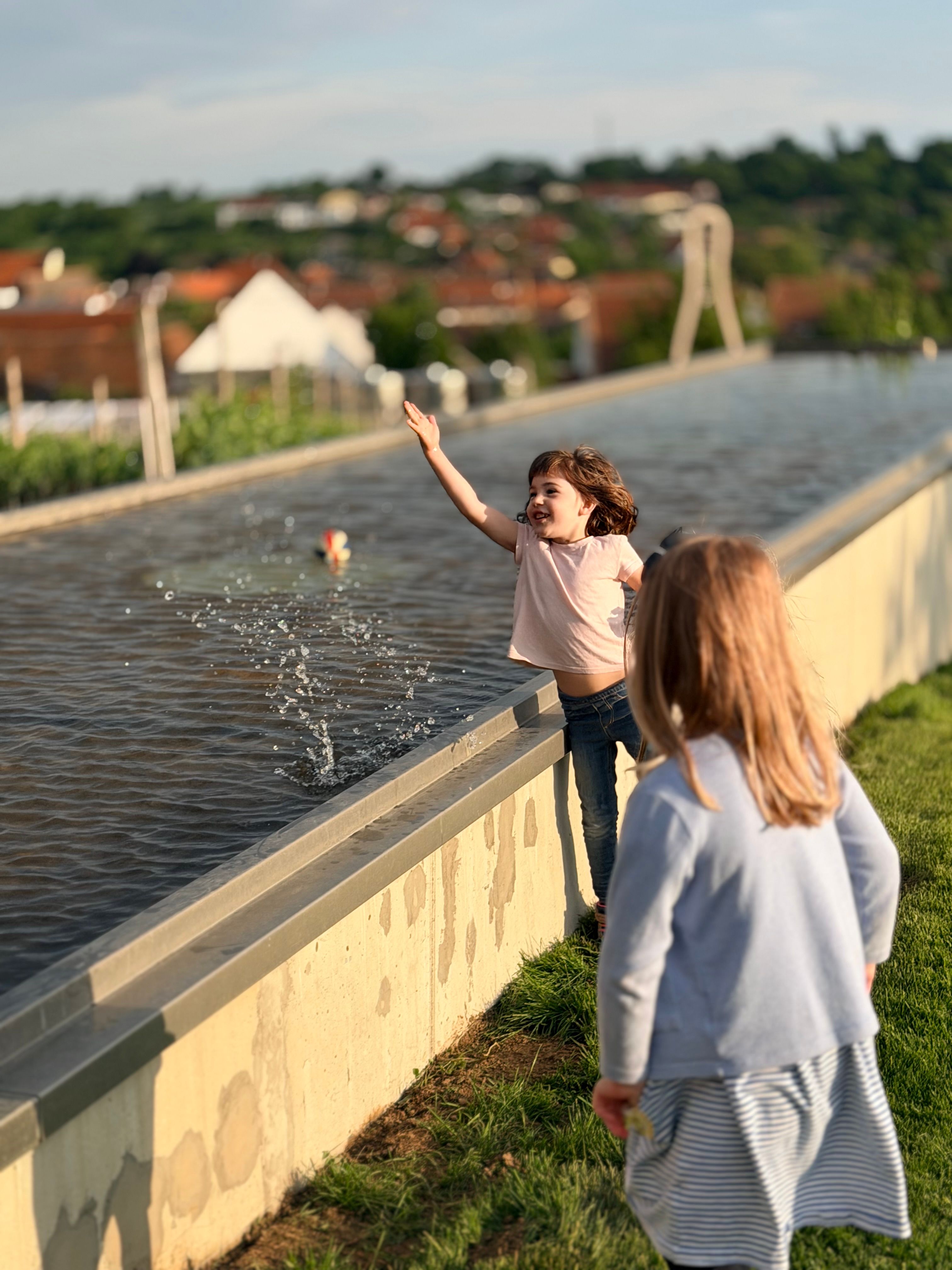 Children_Playing_1_©Steininger