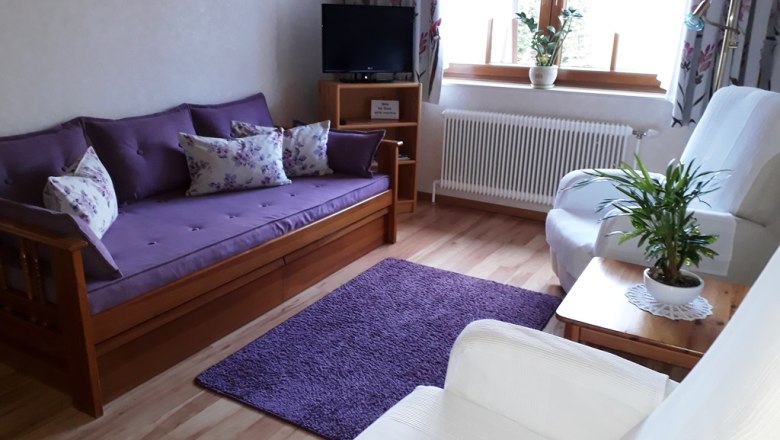 Living room in the Lindenhofer vacation apartment, &copy; Familie Lindenhofer