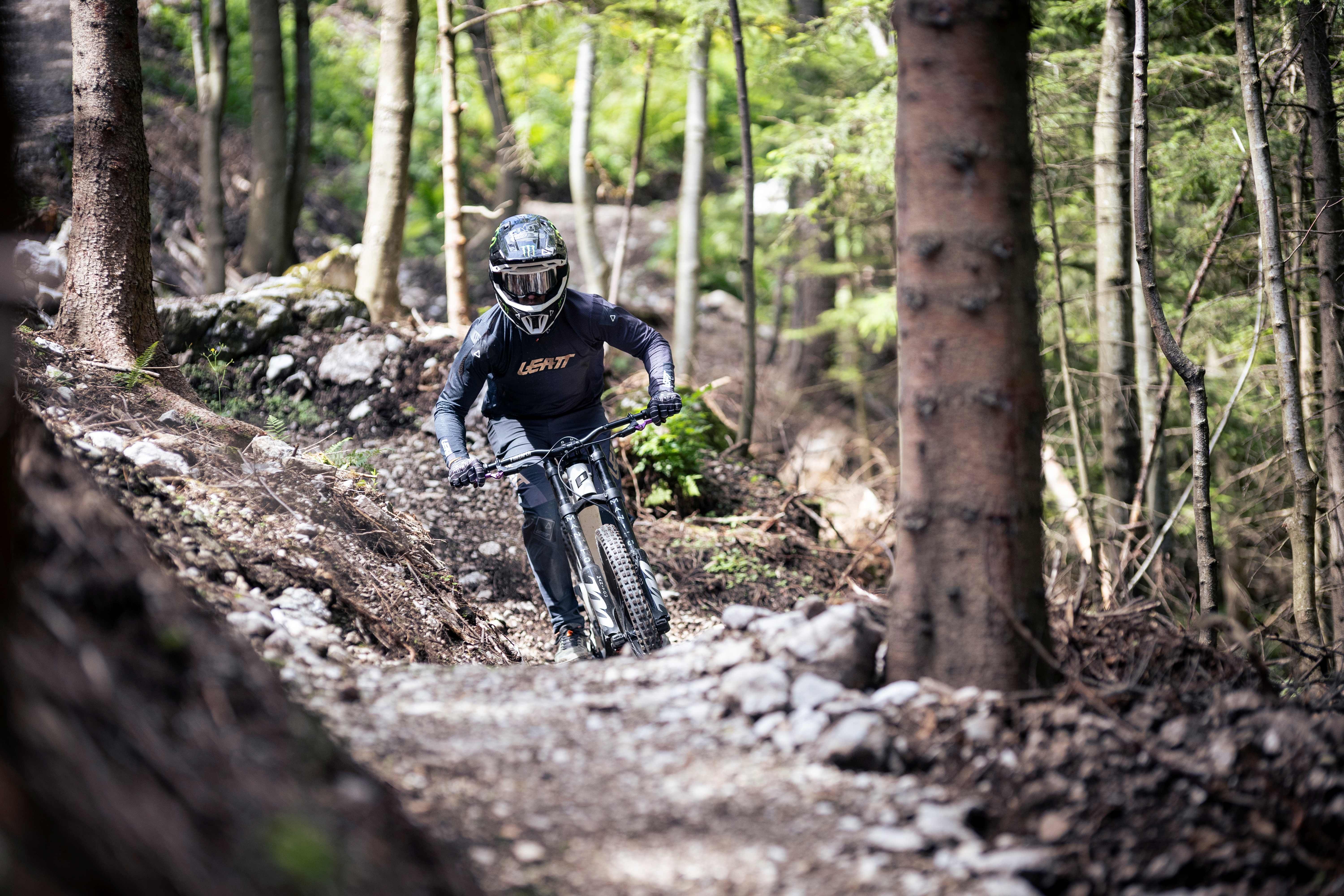 Bikers on the single trail 