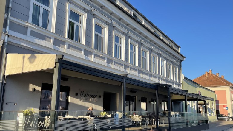 Exterior view of an Italian restaurant with terrace
