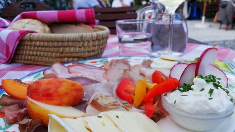 Vineyard snack with the Harm family, © Familie Harm