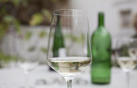 Wine glass, &copy; Weinviertel Tourismus / Christine Wurnig