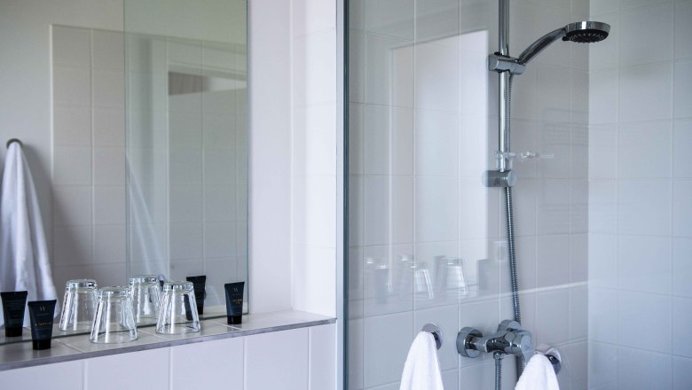 Bathroom and WC, &copy; Nik Pichler