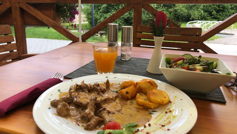 Seasonal delicacies, &copy; Leonard Kqira