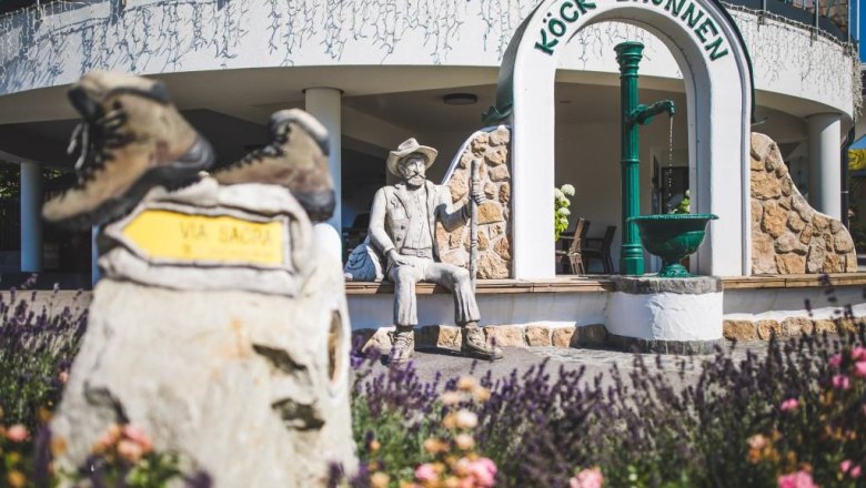 Ko'eck fountain, &copy; Fred Lindmoser