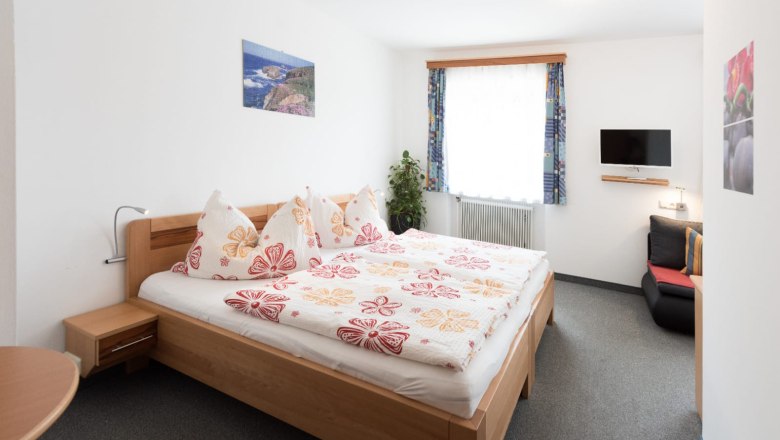 Comfortable double rooms guarantee a relaxing stay., © Familie Seisenbacher