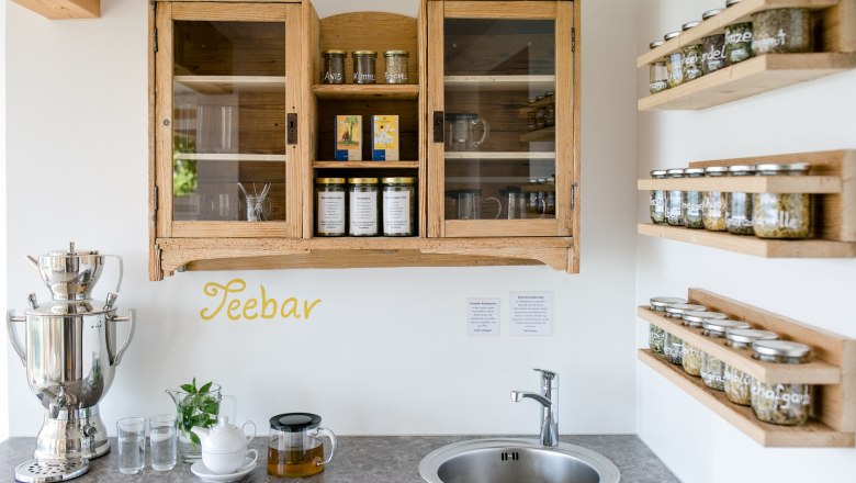 Herbs and tea bar, &copy; Sandra Wagner