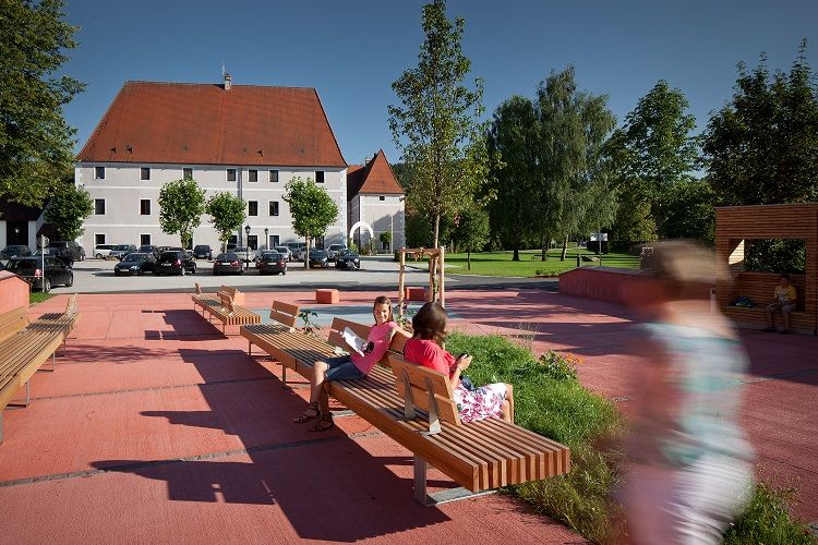 Zeillern market square "Red Square"
