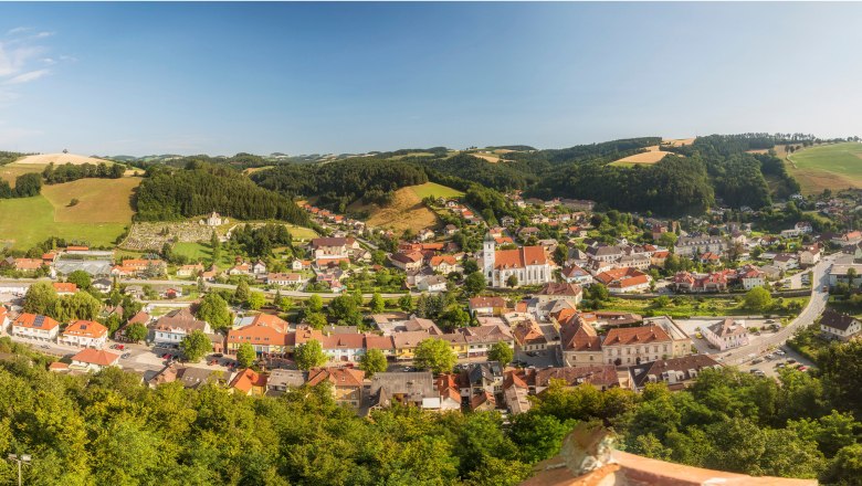 Panoramic view of Kirchschlag in der Bucklige Welt with church and surrounding hills.