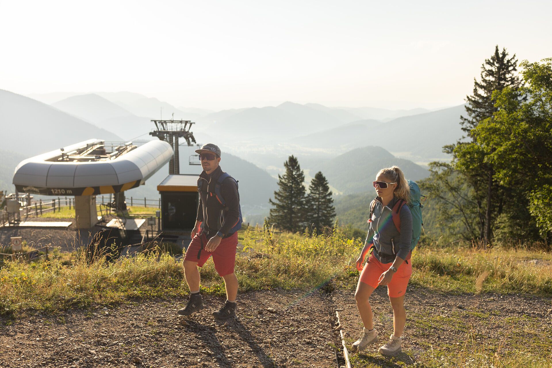 The rolling hills and majestic mountains invite you to enjoy unforgettable hikes. Fresh mountain air and breathtaking views of the surrounding landscape create the perfect backdrop for outdoor adventures. Here, hikers can experience the beauty of a summer in the mountains to the fullest.