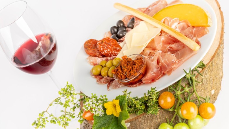 Food example at the wine tavern Höllmüller in Joching, © Familie Höllmüller