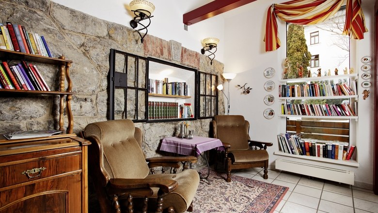 Book corner, &copy; Zuser&rsquo;s guesthouse