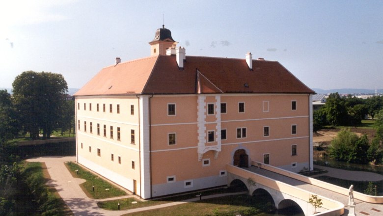 Vösendorf Castle with bridge and gardens.