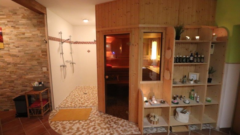 TDR private room Sischka, © Sischka Shower area of the room with entrance to the sauna