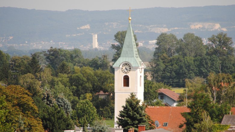 Gramatneusiedl church with a view of Mannersdorf, © Marktgemeinde Gramatneusiedl