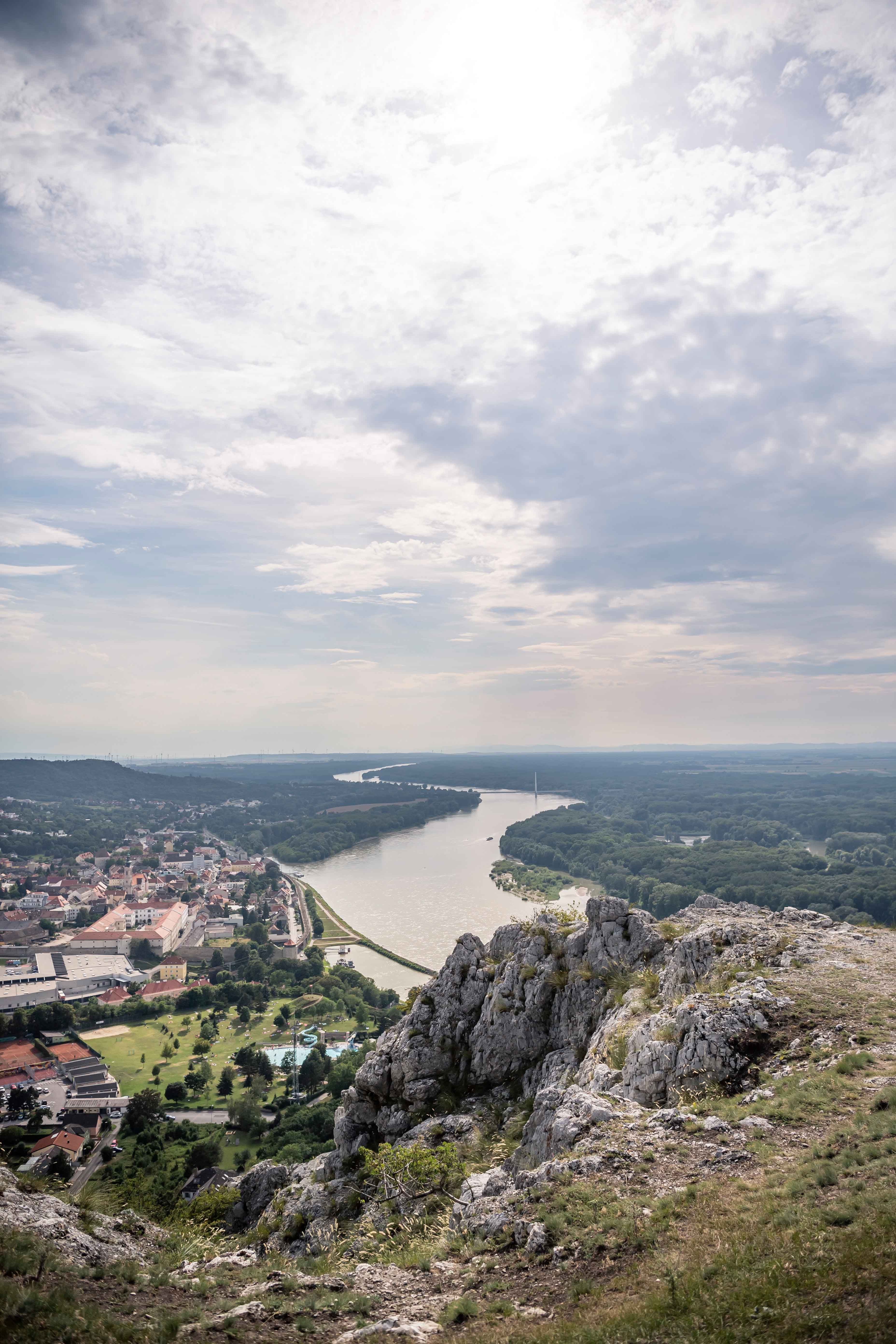 View of the Danube and surrounding landscape from Braunsberg.