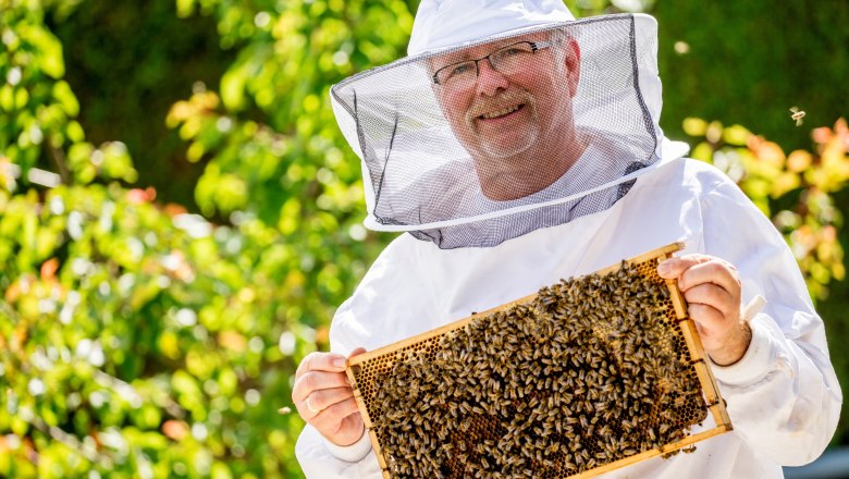 Organic beekeeping Niklas, &copy; Theo Kust