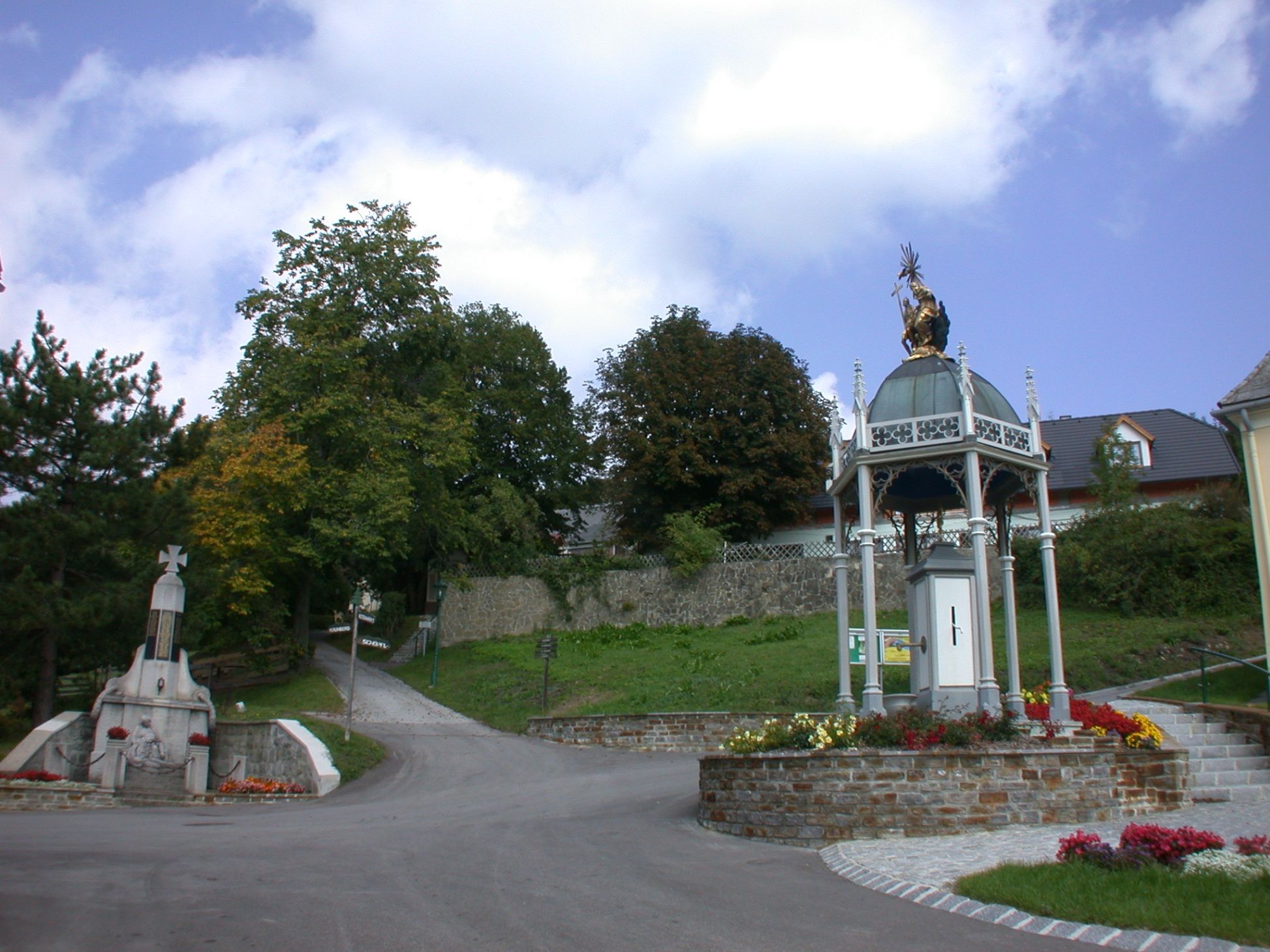 Pilgrimage church St. Corona am Schöpfl with statue and pavilion.