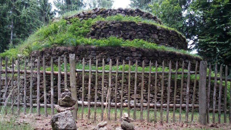 Stone pyramid approx. 3 km away, © ferienwohnung wiesmüller
