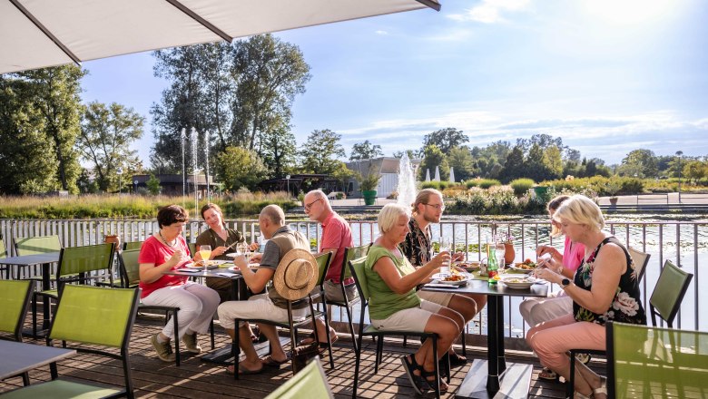 Group sitting in the GARTEN TULLN restaurant