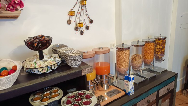 Breakfast buffet Guesthouse Dwars family, &copy; Familie Dwars