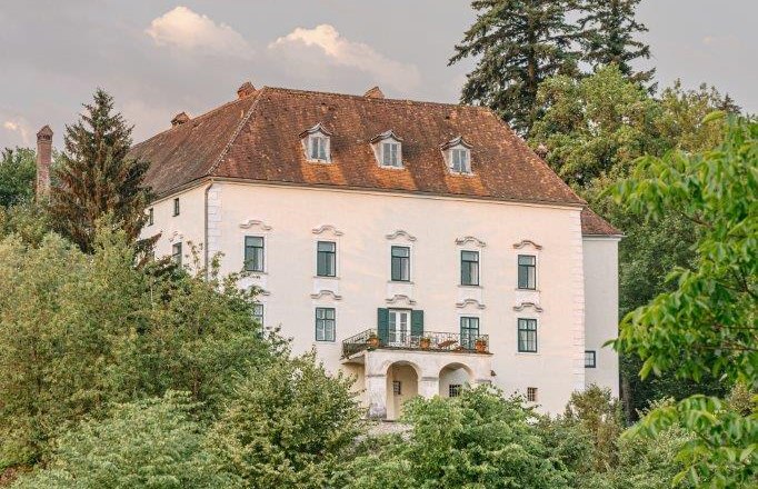 Ernegg Castle, &copy; Nicole Stessl