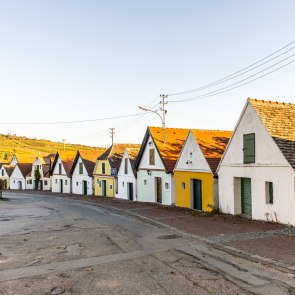 Colorful facades of the cellar rows in Falkenstein., © WTG_POV_Robert Herbst