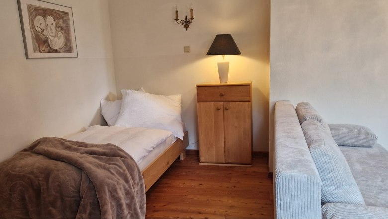 Bedroom 2, &copy; Gabriele Tromp