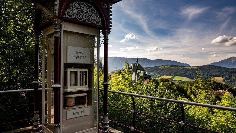 View from the Semmering high road to the S&uuml;dbahnhotel, with the Rax and Schneeberg mountains in the background